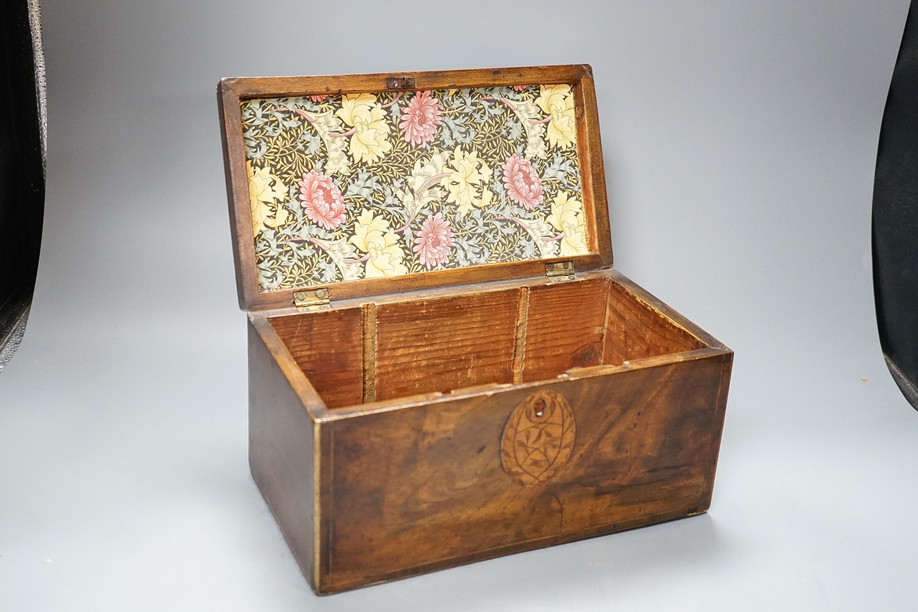 A George III inlaid mahogany tea caddy, lacking interior, 28cm
